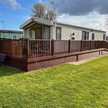 Beautiful 2 Bedroom Helmsley Lodge Northampton Extérieur photo