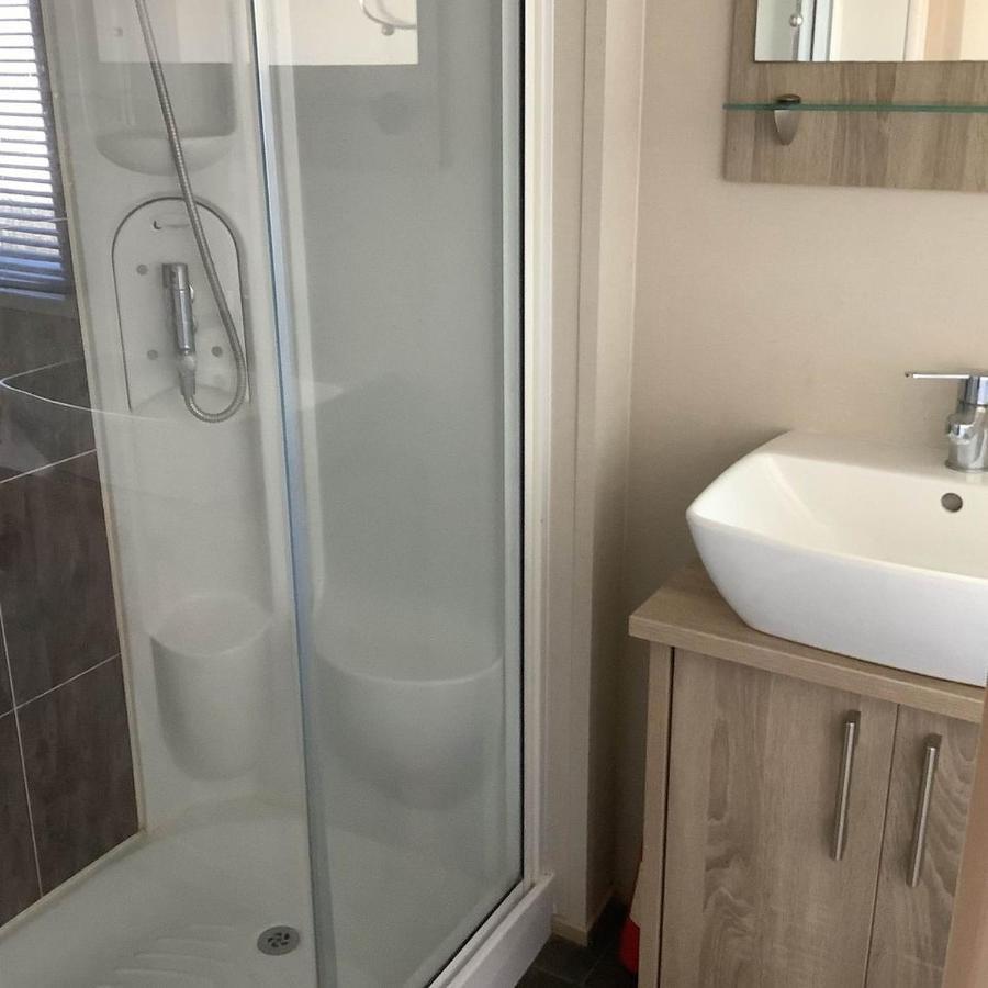 Beautiful 2 Bedroom Helmsley Lodge Northampton Extérieur photo