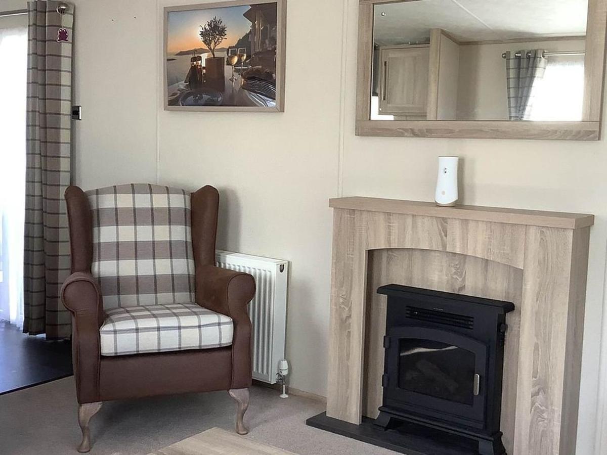 Beautiful 2 Bedroom Helmsley Lodge Northampton Extérieur photo