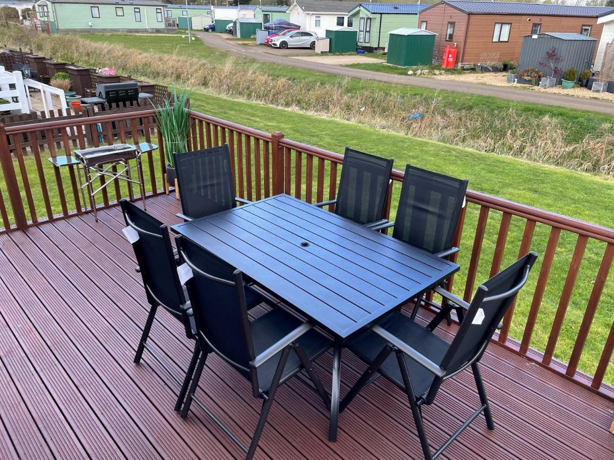 Beautiful 2 Bedroom Helmsley Lodge Northampton Extérieur photo