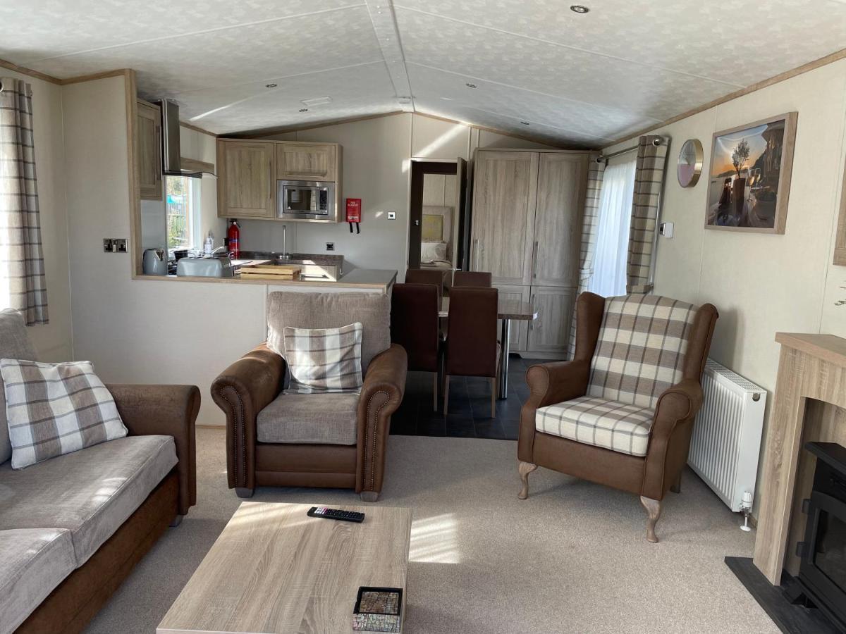 Beautiful 2 Bedroom Helmsley Lodge Northampton Extérieur photo