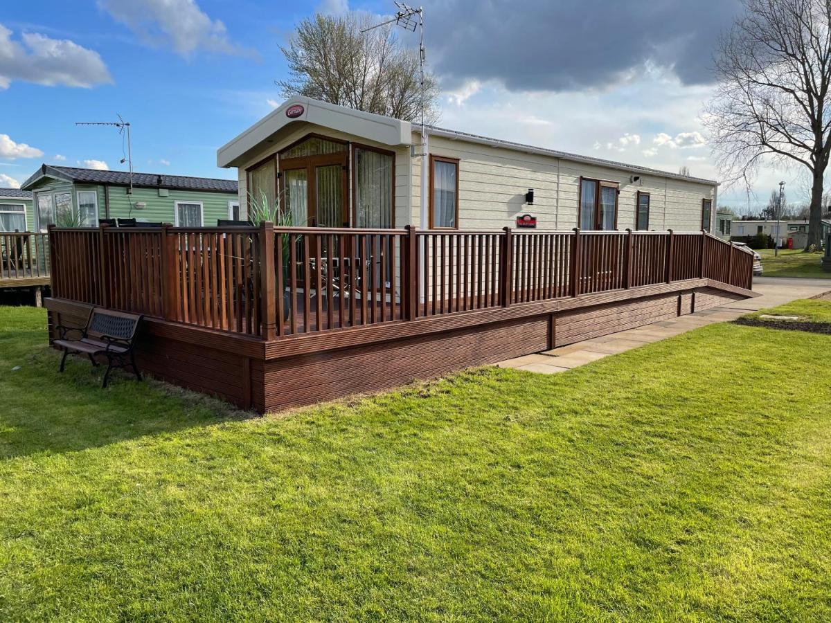 Beautiful 2 Bedroom Helmsley Lodge Northampton Extérieur photo