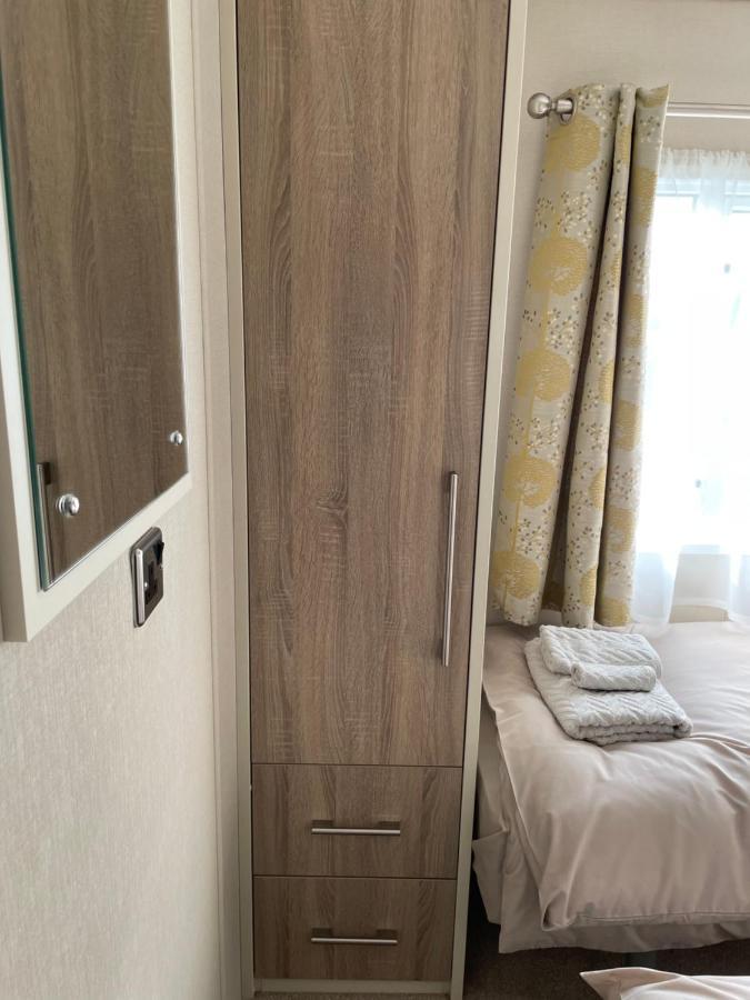 Beautiful 2 Bedroom Helmsley Lodge Northampton Extérieur photo