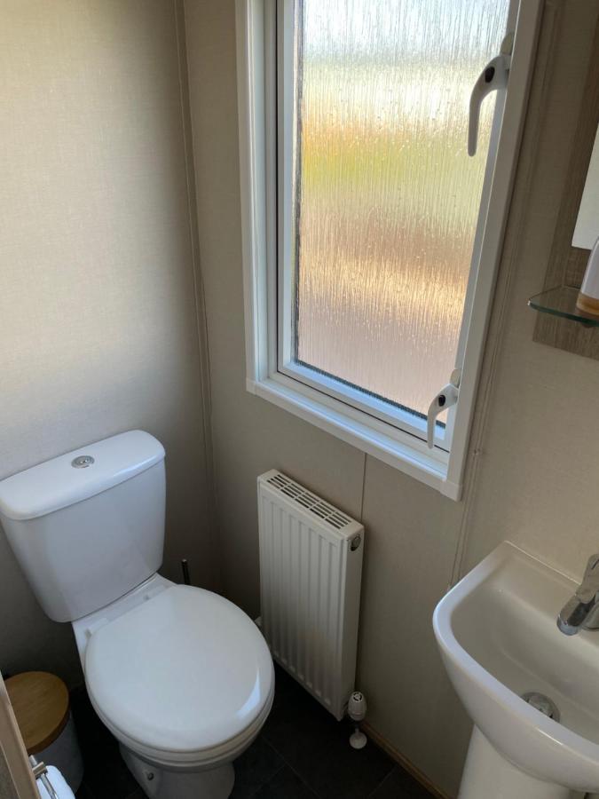 Beautiful 2 Bedroom Helmsley Lodge Northampton Extérieur photo