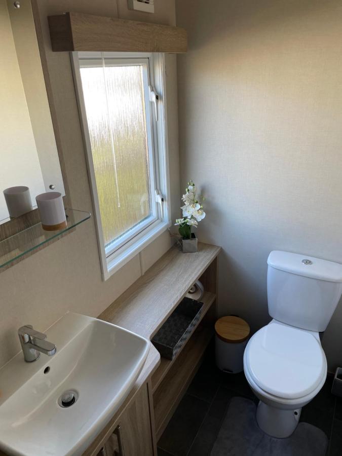 Beautiful 2 Bedroom Helmsley Lodge Northampton Extérieur photo